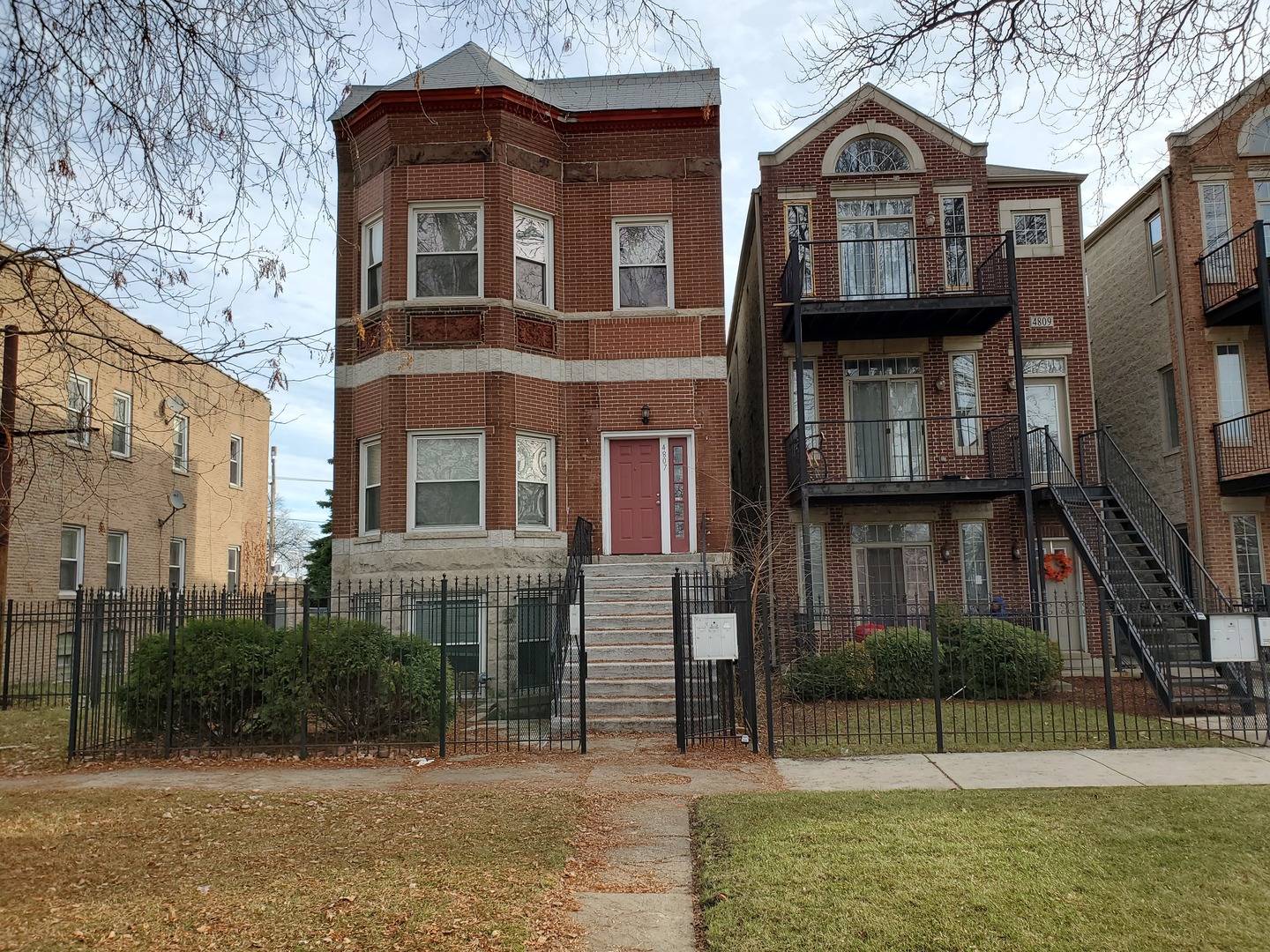 4807 South Wabash Avenue, Unit 2 Chicago, IL 60615 - Photo 1 of 7 a front view of a house