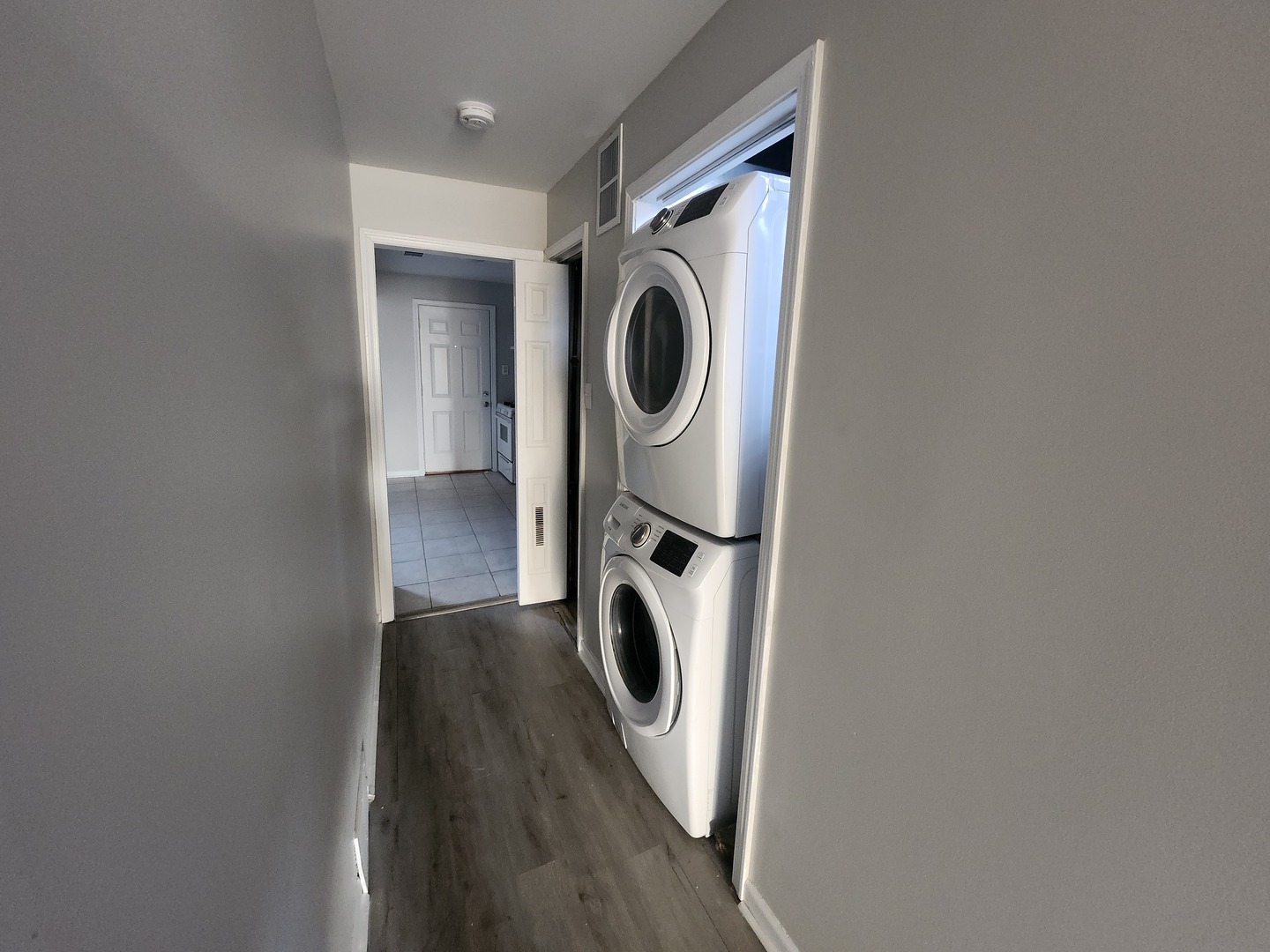 4807 South Wabash Avenue, Unit 2 Chicago, IL 60615 - Photo 6 of 7 a utility room with dryer and washer