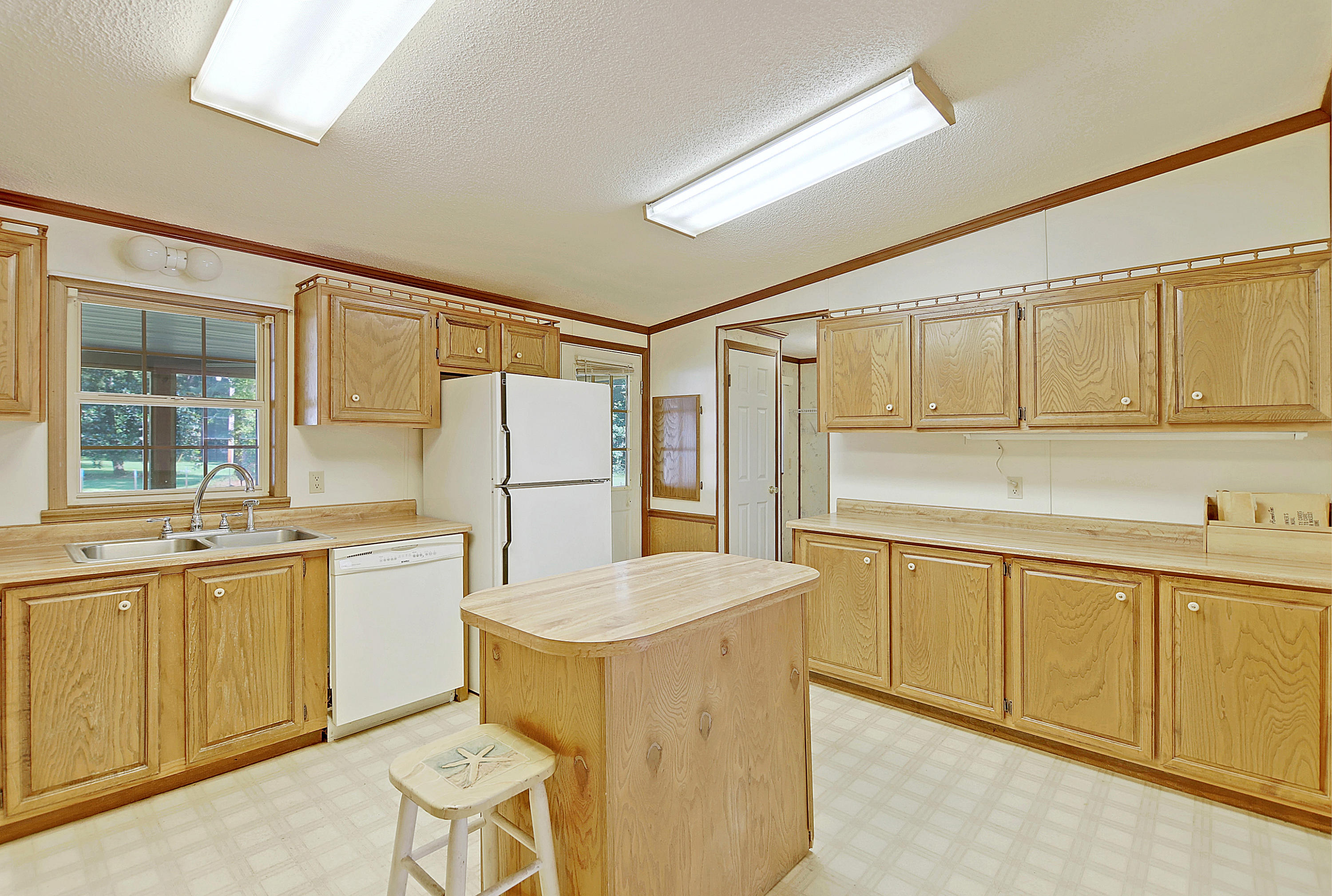 634 Carter Road Ridgeville, SC 29472 - Photo 13 of 34 IMG_0358_59_60_61_62_63_641 copy