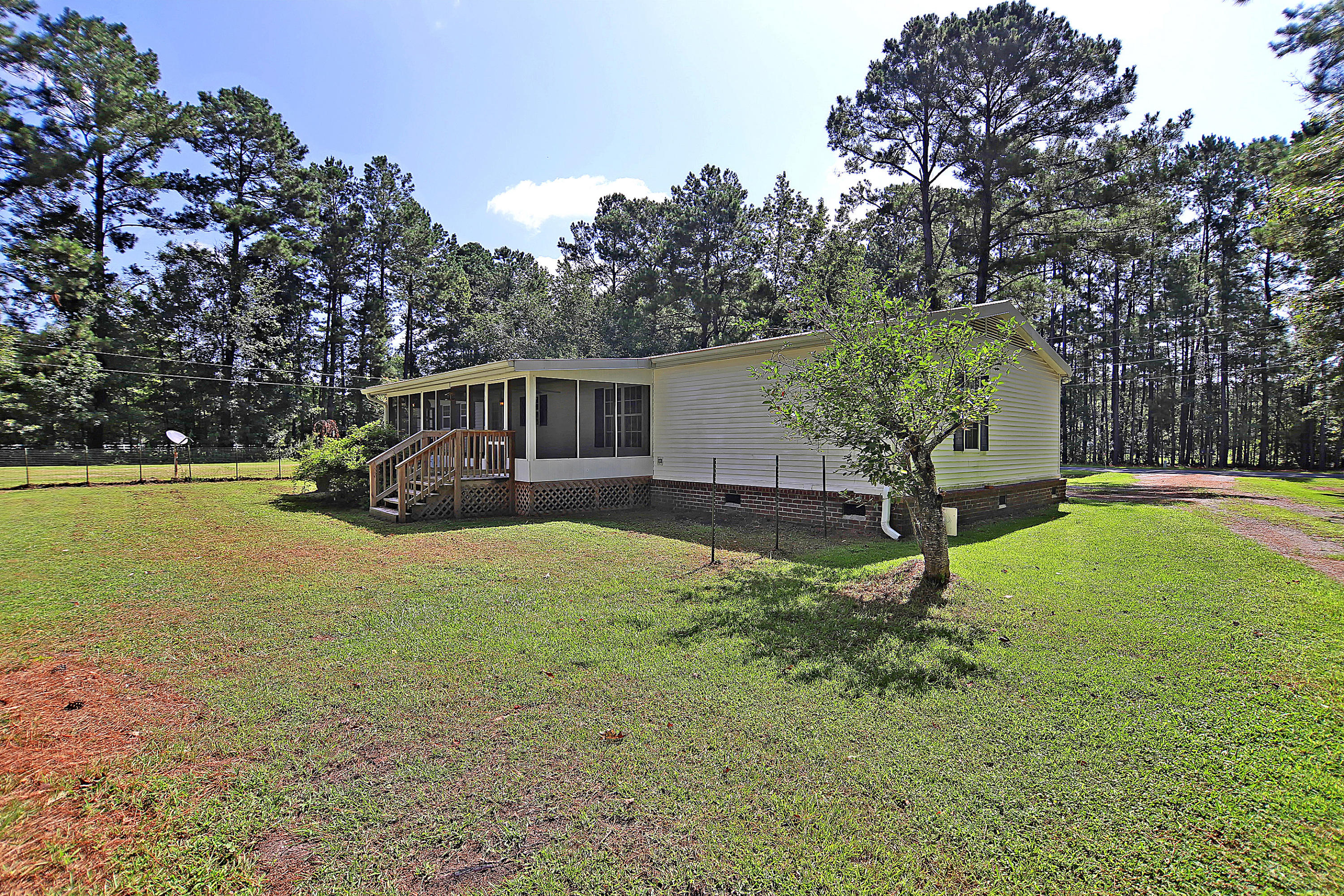634 Carter Road Ridgeville, SC 29472 - Photo 5 of 34 IMG_0460 copy