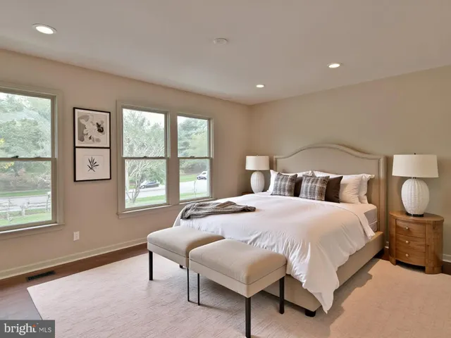 $409,900 | 4 Almanac Court, Burtonsville, MD 20866