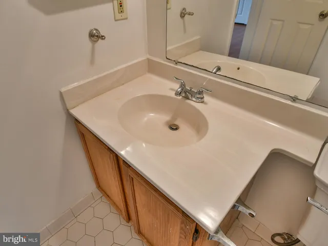 $409,900 | 4 Almanac Court, Burtonsville, MD 20866