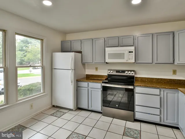 $409,900 | 4 Almanac Court, Burtonsville, MD 20866