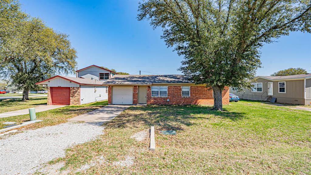 1848 Coral Road Pelican Bay, TX 76020 - Photo 5 of 28