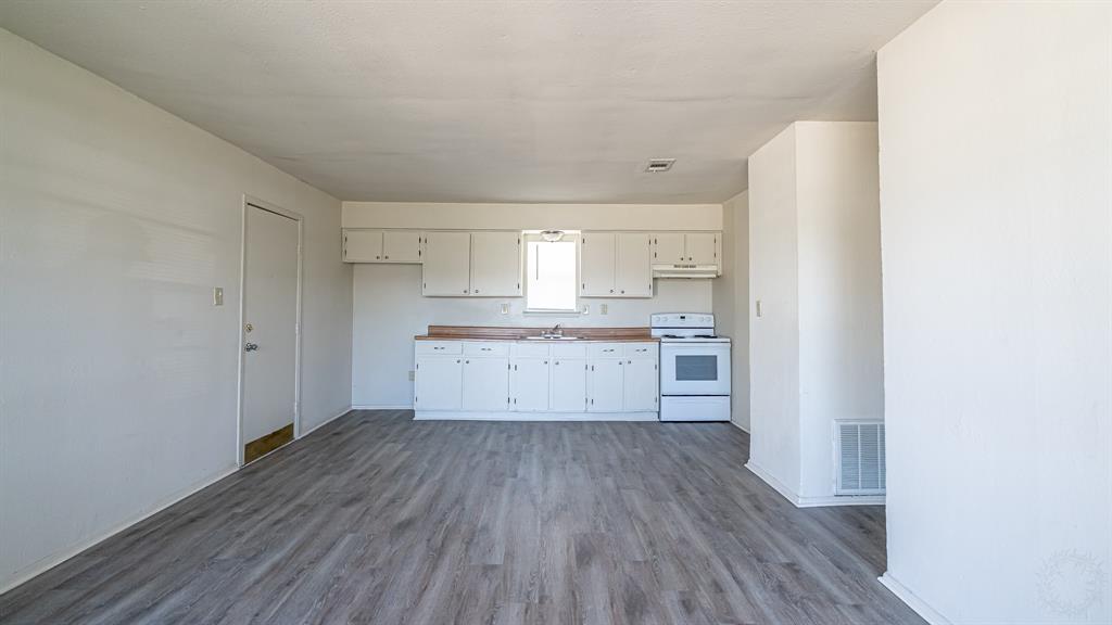 1848 Coral Road Pelican Bay, TX 76020 - Photo 8 of 28 Living Room to Kitchen