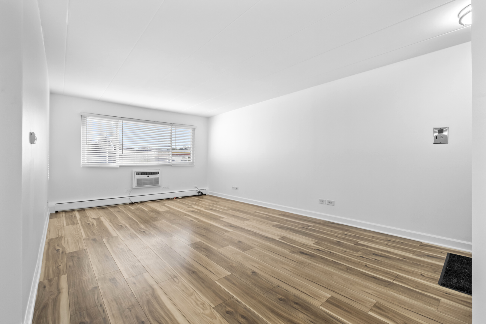 2521 Thatcher Avenue, Unit 2I River Grove, IL 60171 - Photo 13 of 18 a view of an empty room and window