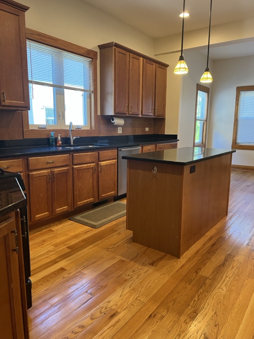 151 Barrypoint Road, Unit A Riverside, IL 60546 - Photo 6 of 7