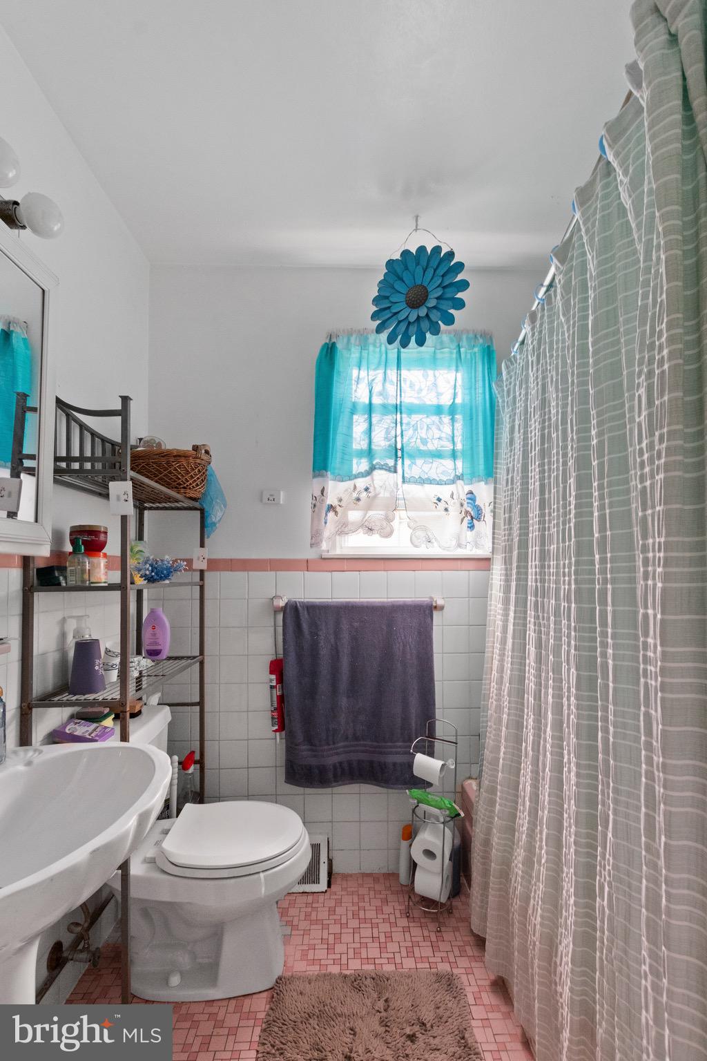 826 Avon Road Philadelphia, PA 19116 - Photo 21 of 23 Gallery Image 21