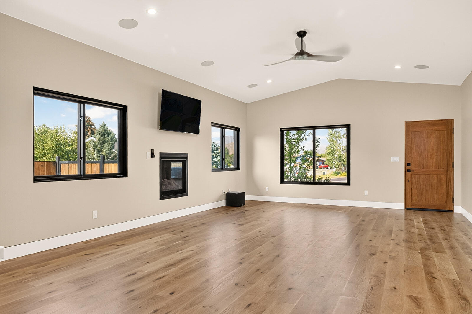471 Maple Ridge Loop Bellevue, ID 83313 - Photo 10 of 59 Livingroom