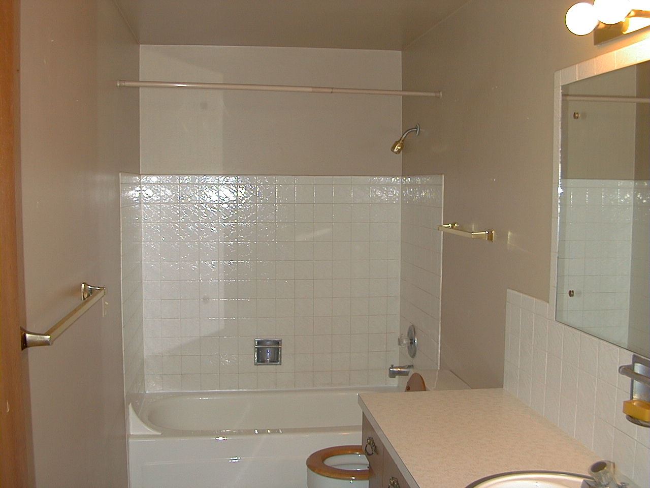 9513 North Ivanhoe Road Spokane, WA 99218 - Photo 3 of 13