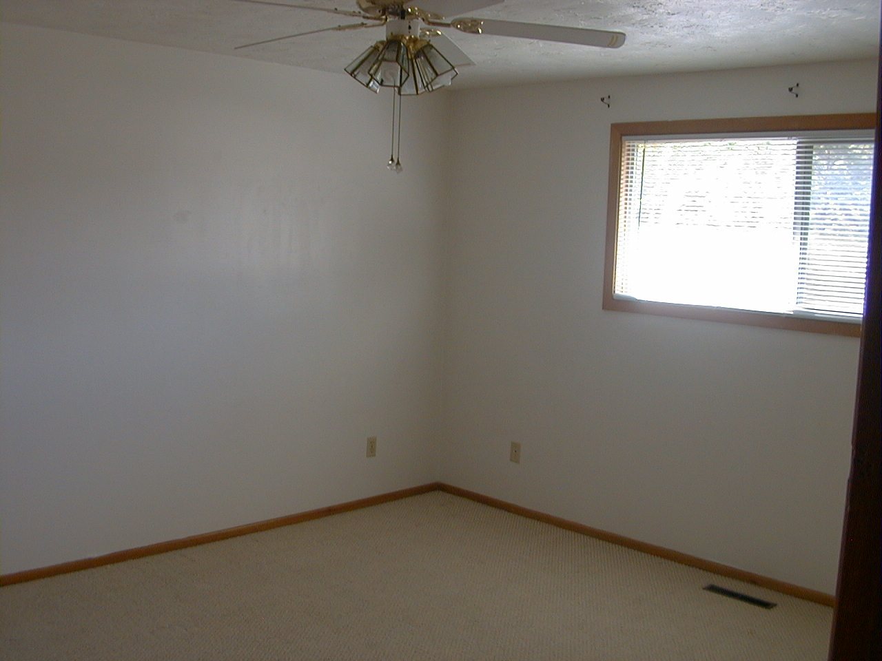 9513 North Ivanhoe Road Spokane, WA 99218 - Photo 5 of 13
