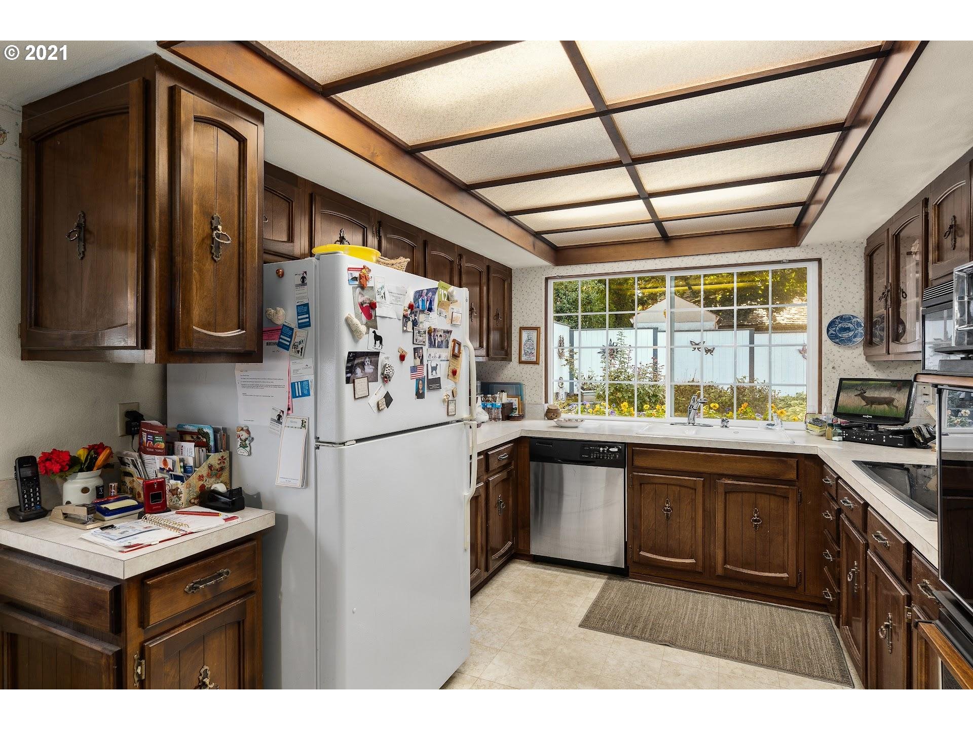 14620 Southwest Glenbrook Road Beaverton, OR 97007 - Photo 11 of 31 Gallery Image 11