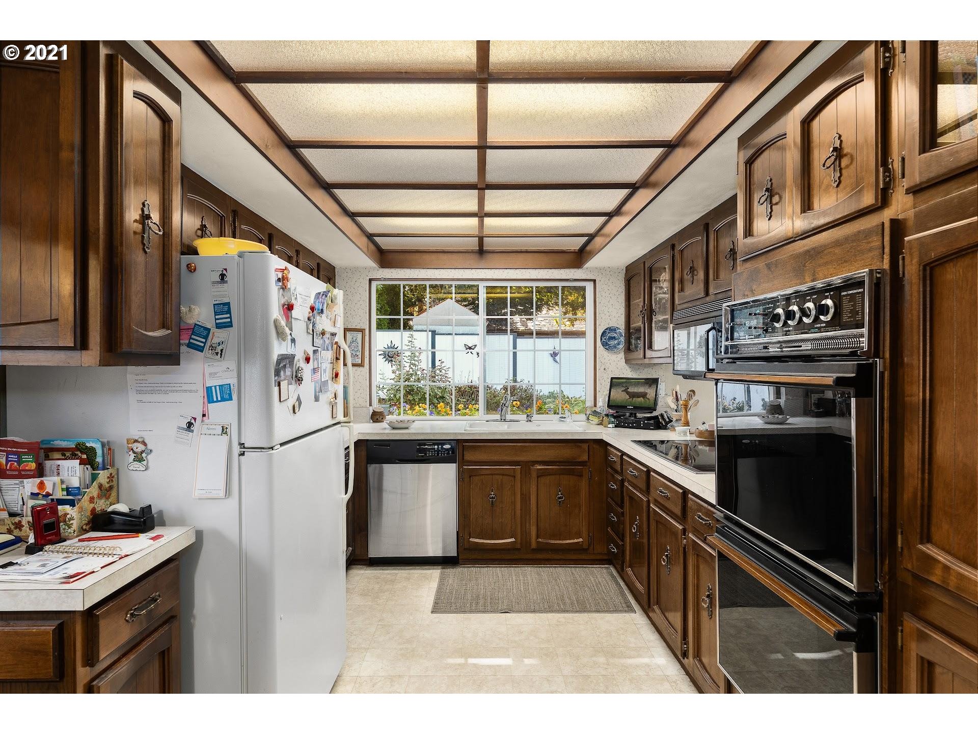 14620 Southwest Glenbrook Road Beaverton, OR 97007 - Photo 12 of 31 Gallery Image 12
