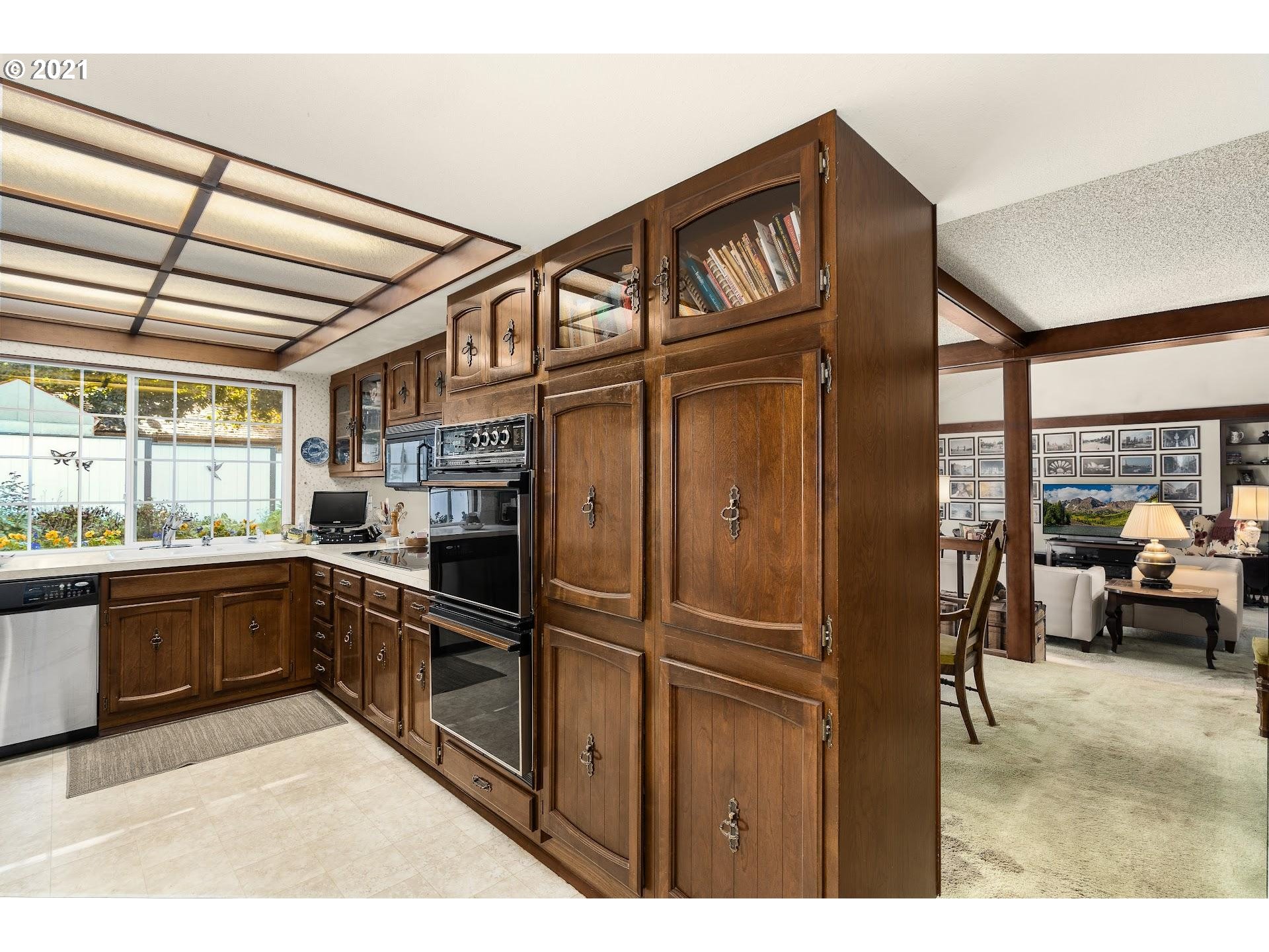 14620 Southwest Glenbrook Road Beaverton, OR 97007 - Photo 15 of 31 Gallery Image 15
