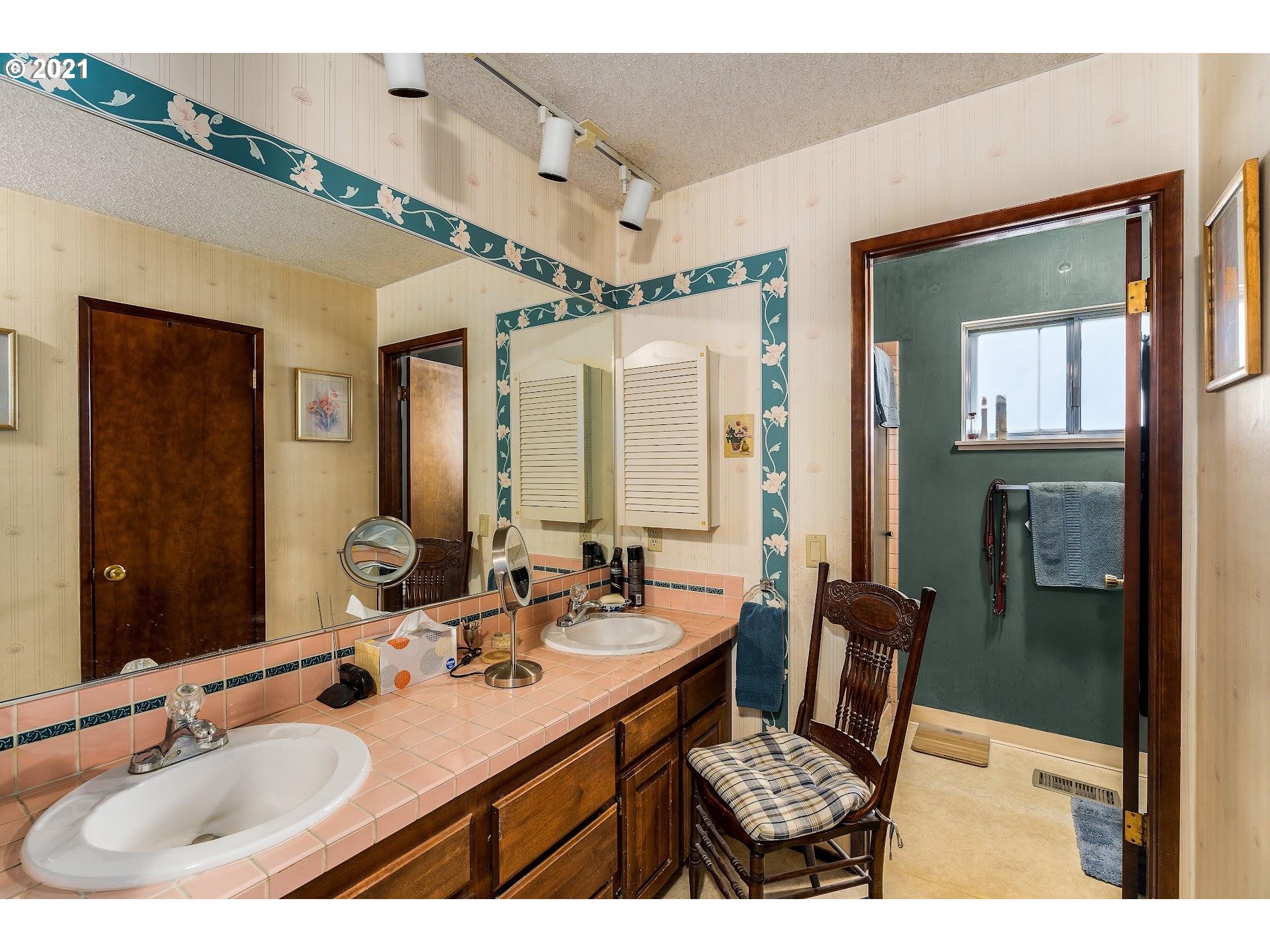 14620 Southwest Glenbrook Road Beaverton, OR 97007 - Photo 17 of 31 Gallery Image 17