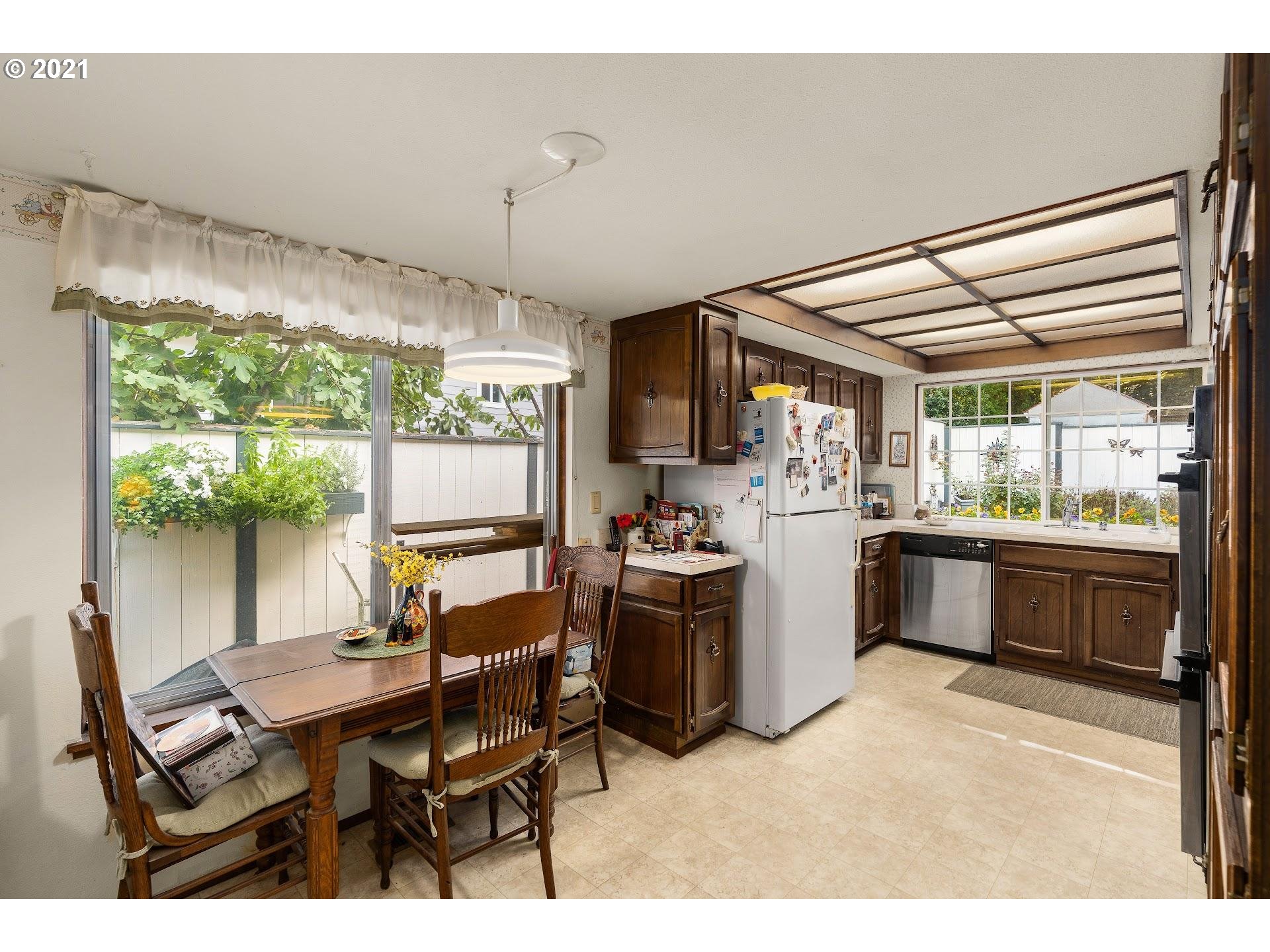 14620 Southwest Glenbrook Road Beaverton, OR 97007 - Photo 10 of 31 Gallery Image 10