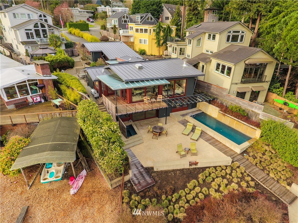 3744 West Commodore Way Seattle, WA 98199 - Photo 2 of 25 Gallery Image 2