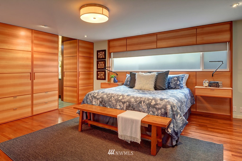 3744 West Commodore Way Seattle, WA 98199 - Photo 15 of 25 Gallery Image 15