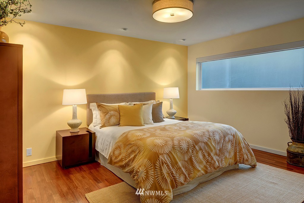 3744 West Commodore Way Seattle, WA 98199 - Photo 18 of 25 Gallery Image 18