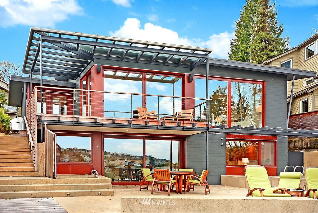3744 West Commodore Way Seattle, WA 98199 - Photo 3 of 25 Gallery Image 3