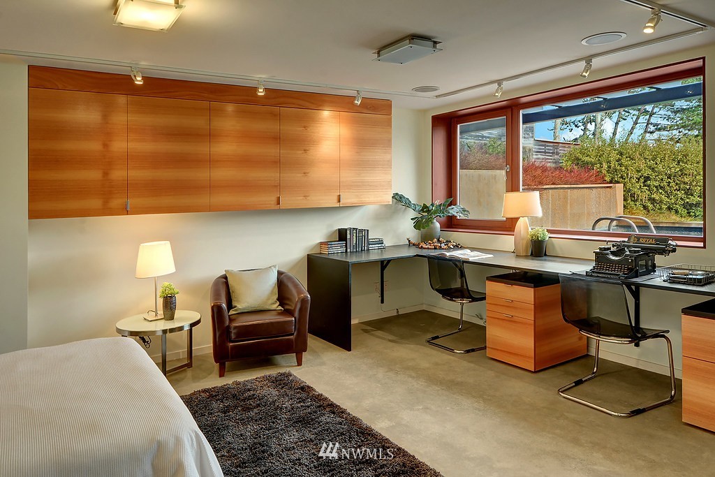3744 West Commodore Way Seattle, WA 98199 - Photo 21 of 25 Gallery Image 21