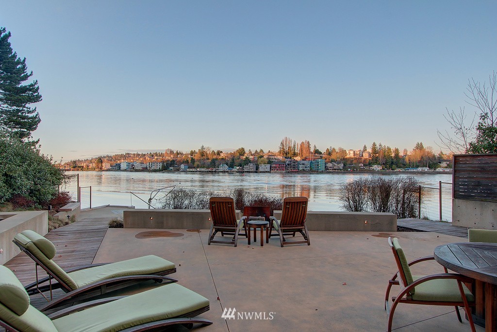 3744 West Commodore Way Seattle, WA 98199 - Photo 4 of 25 Gallery Image 4