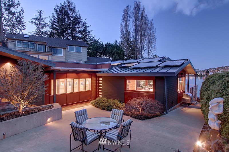 3744 West Commodore Way Seattle, WA 98199 - Photo 6 of 25 Gallery Image 6
