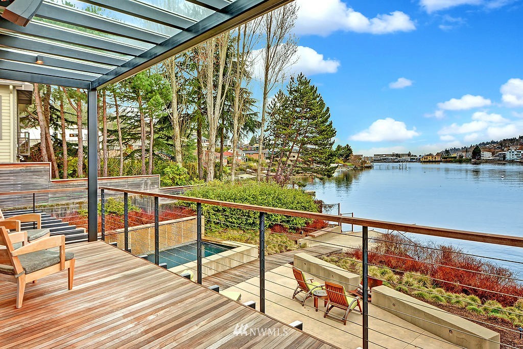 3744 West Commodore Way Seattle, WA 98199 - Photo 7 of 25 Gallery Image 7