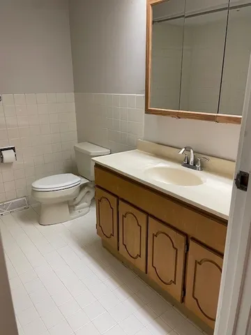 $1,500 | 2730 Mitchell Drive, Unit 2, Woodridge, IL 60517