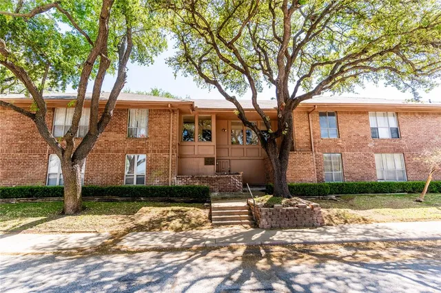 $214,000 | 10552 High Hollows Drive, Unit 234, Dallas, TX 75230