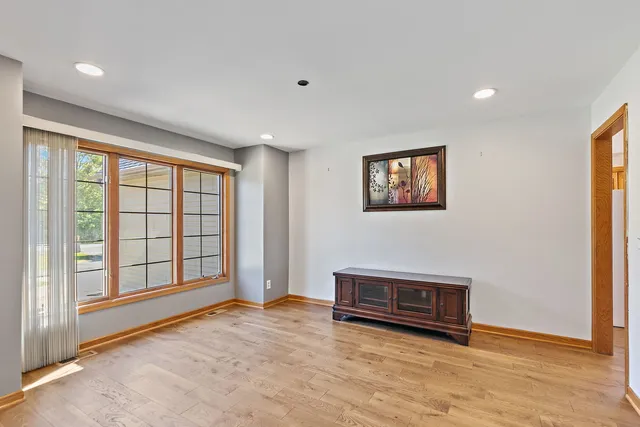 a view of livingroom with furniture and windows