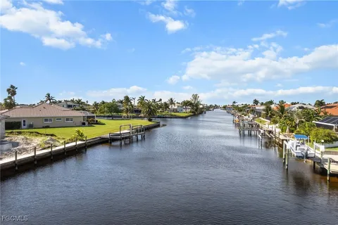 $549,900 | 2546 Southwest 38th Terrace, Cape Coral, FL 33914