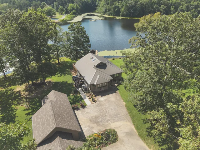 $810,000 | 137 Lakeshore Boulevard, Coalmont, TN 37313