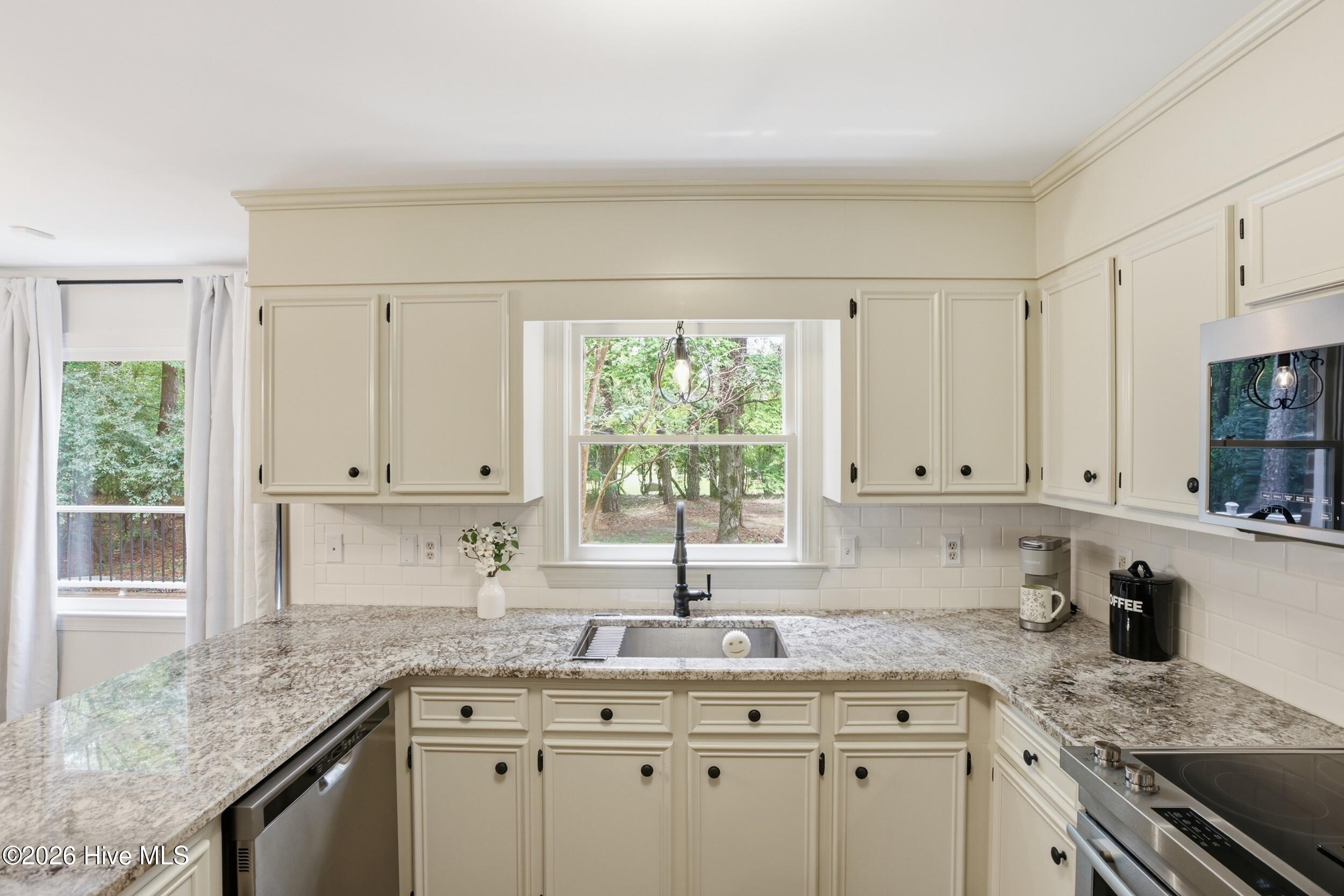 121 South Reed Drive Washington, NC 27889 - Photo 8 of 34