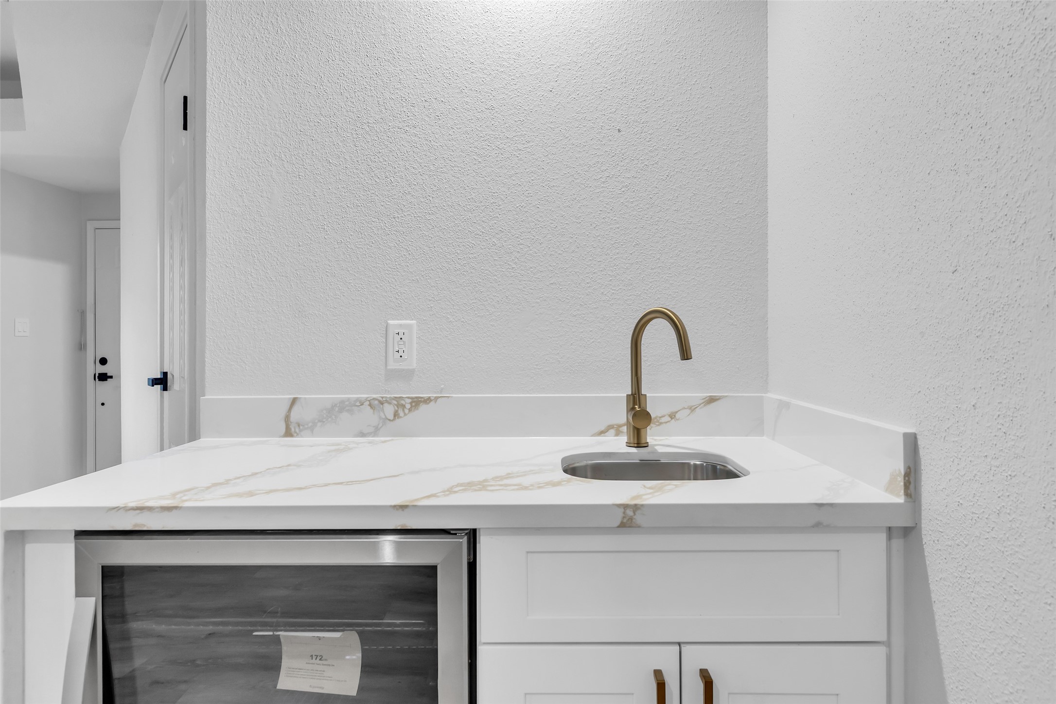 4900 Floyd Street, Unit 10 Houston, TX 77007 - Photo 12 of 30 a close view of a sink and a vanity