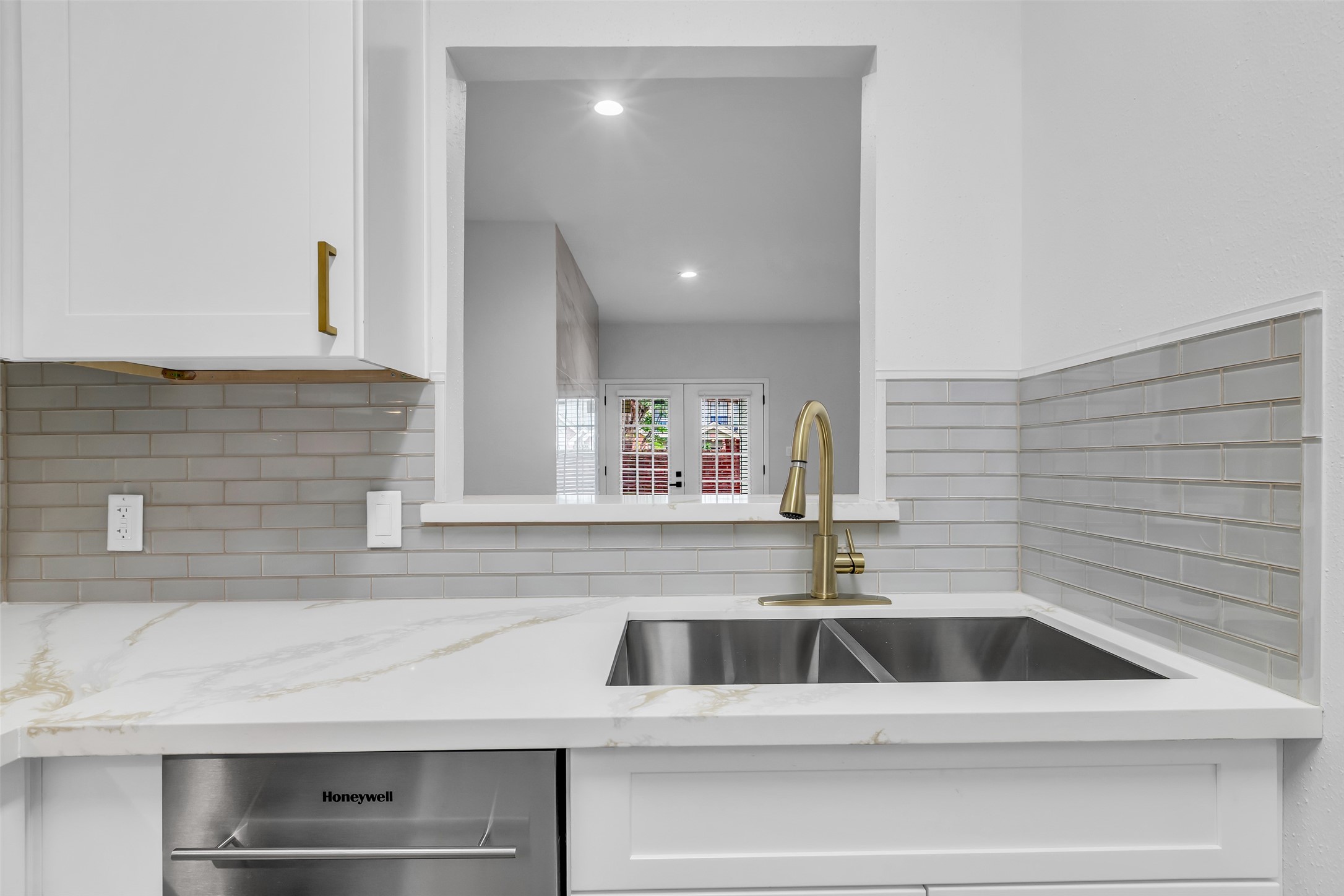 4900 Floyd Street, Unit 10 Houston, TX 77007 - Photo 16 of 30 a close view of sink and tap