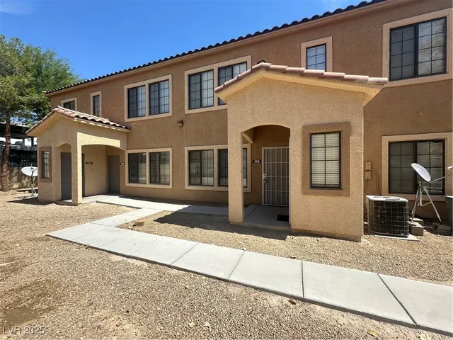 $925 | 2011 Sue Court, Unit 105, Las Vegas, NV 89108