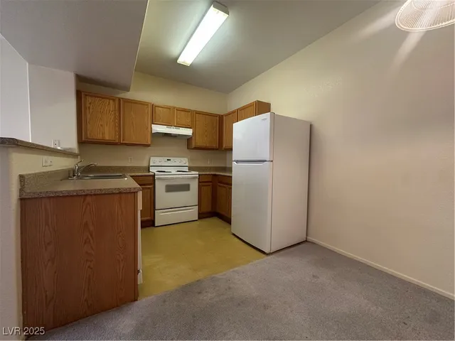 $925 | 2011 Sue Court, Unit 105, Las Vegas, NV 89108