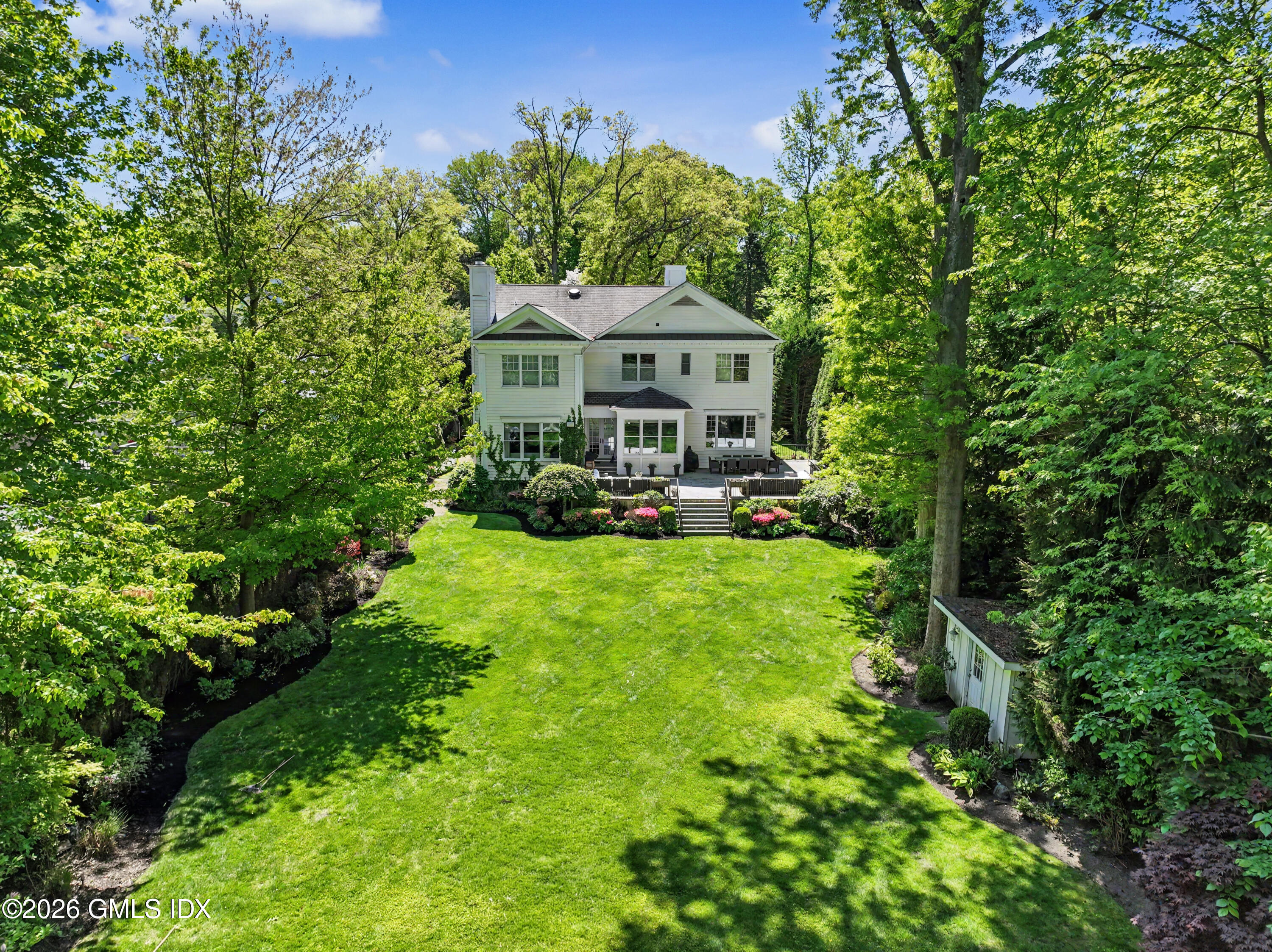 26 Circle Drive Greenwich, CT 06830 - Photo 23 of 29 Expansive Level Backyard