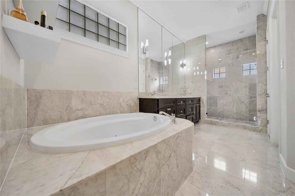 602 Knox Street Houston, TX 77007 - Photo 19 of 26 Primary Bedroom :: 2