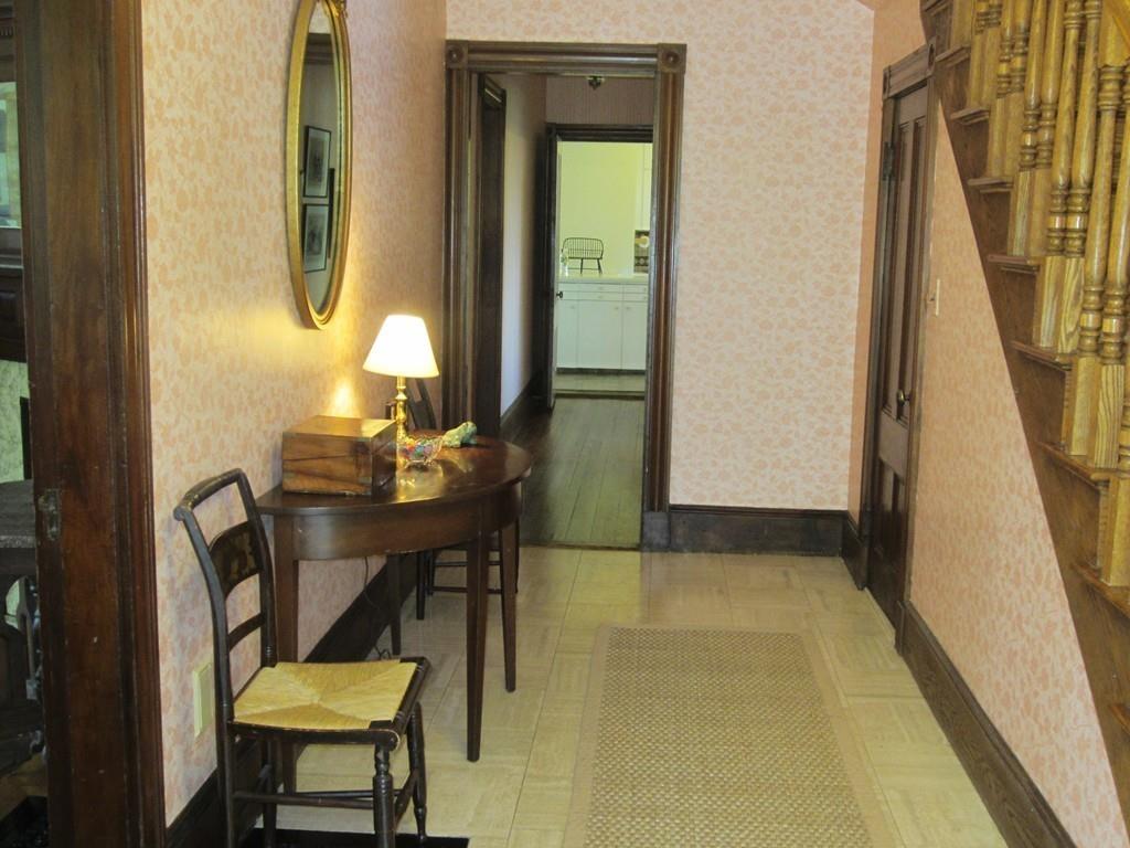 28 Longfellow Road Wellesley, MA 02481 - Photo 4 of 27