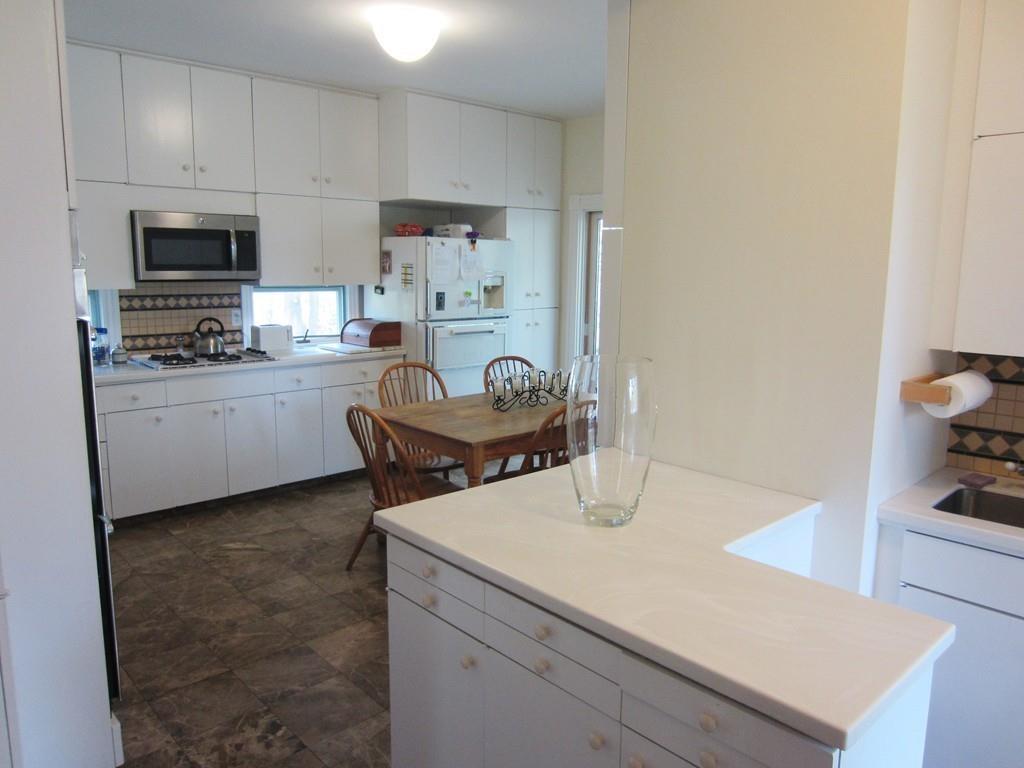 28 Longfellow Road Wellesley, MA 02481 - Photo 9 of 27