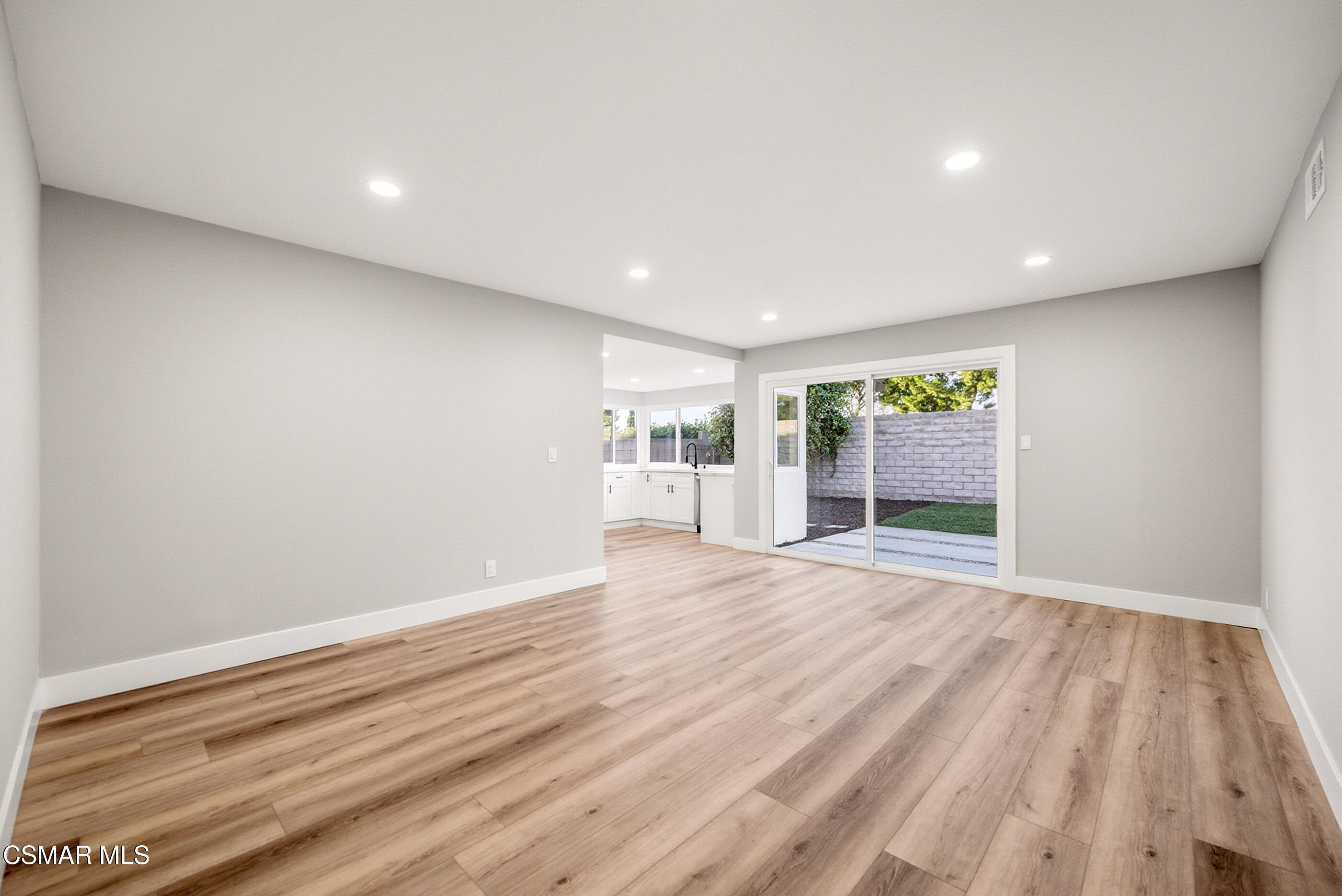 2405 Lee Street Simi Valley, CA 93065 - Photo 12 of 34 2405 Lee St Simi Valley-12
