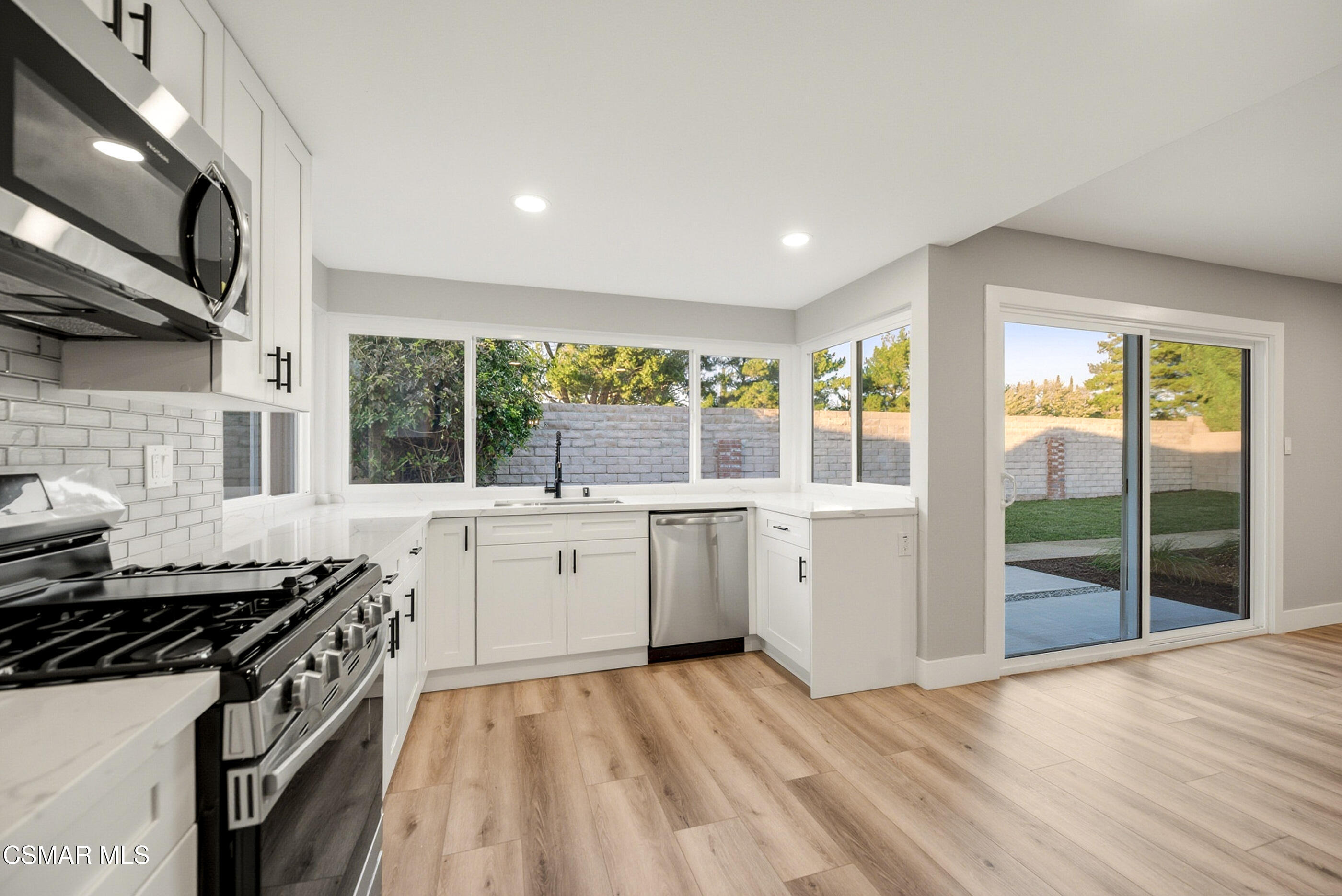 2405 Lee Street Simi Valley, CA 93065 - Photo 16 of 34 2405 Lee St Simi Valley-16