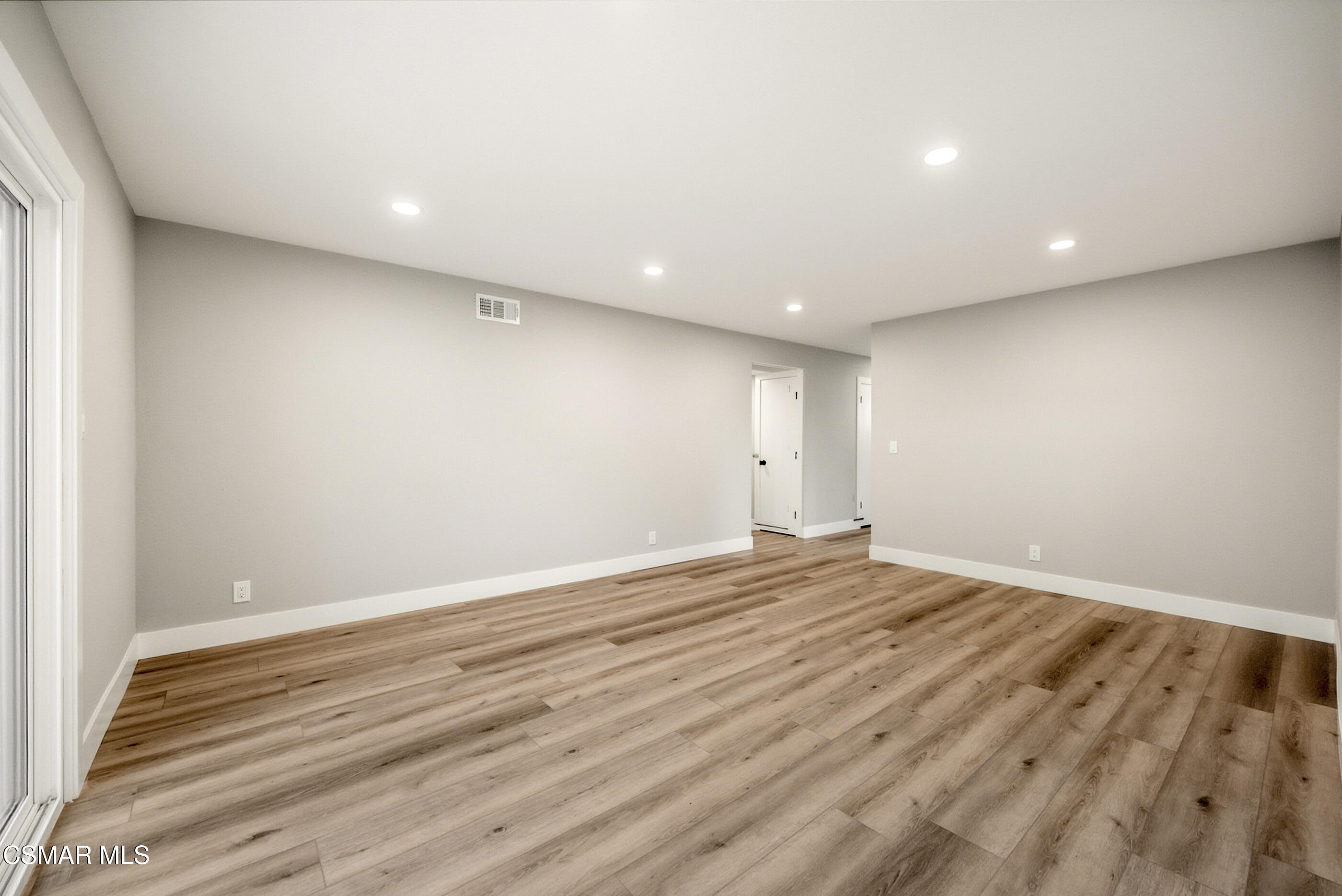 2405 Lee Street Simi Valley, CA 93065 - Photo 19 of 34 2405 Lee St Simi Valley-19