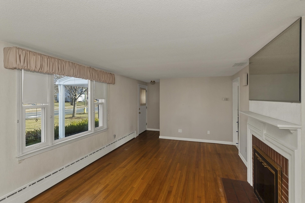 309 Island Pond Road Springfield, MA 01118 - Photo 9 of 36 Gallery Image 9