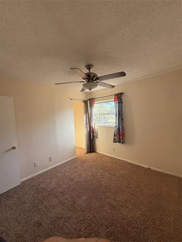 a view of a livingroom with a ceiling fan