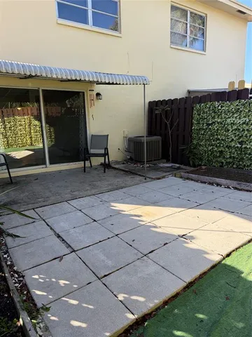 a view of empty room with ceiling fan