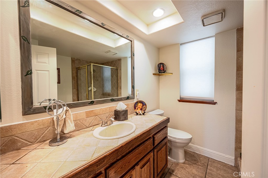 30010 Big Range Road Canyon Lake, CA 92587 - Photo 36 of 55 Full Guest Bathroom 2nd level