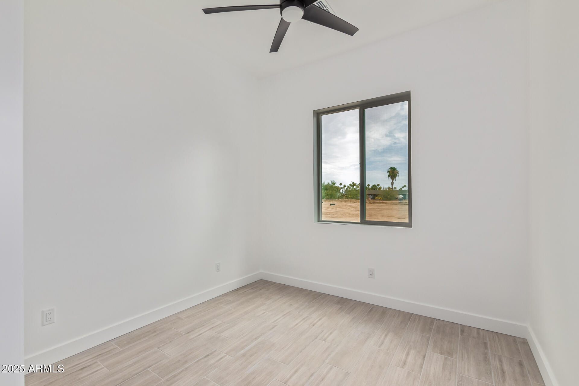 947 North Warner Drive Apache Junction, AZ 85120 - Photo 11 of 26 an empty room with a window